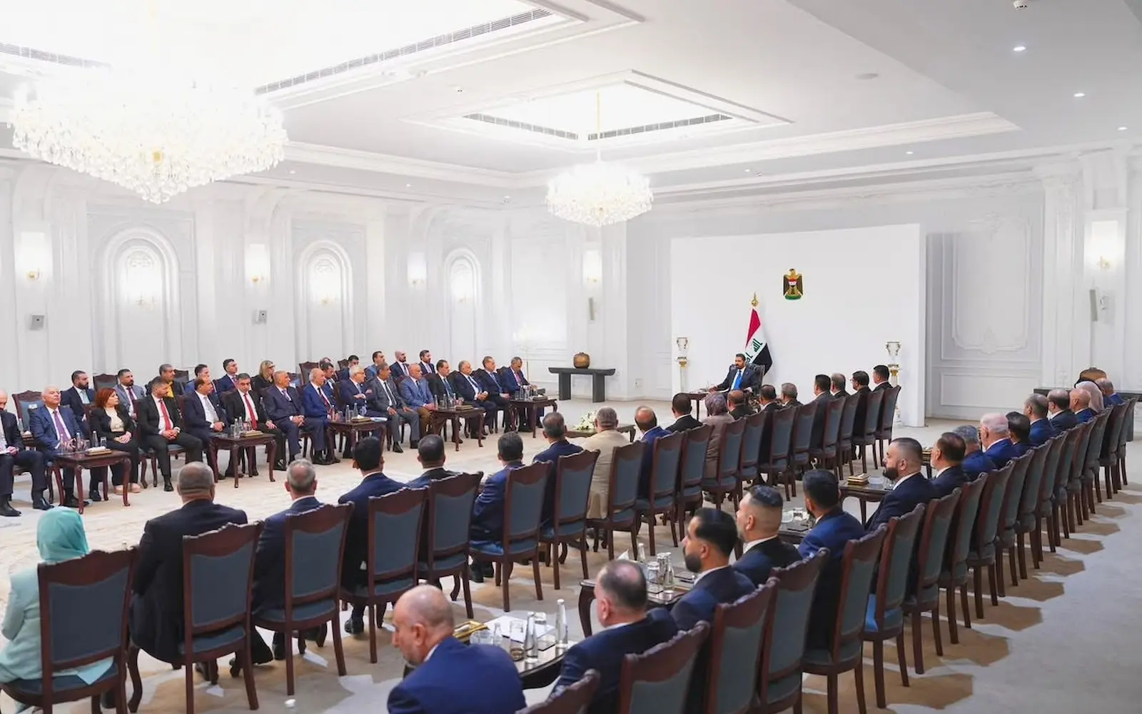 لقاء مؤسسي بحضور دولة رئيس مجلس الوزراء وممثلين عن القطاع الخاص